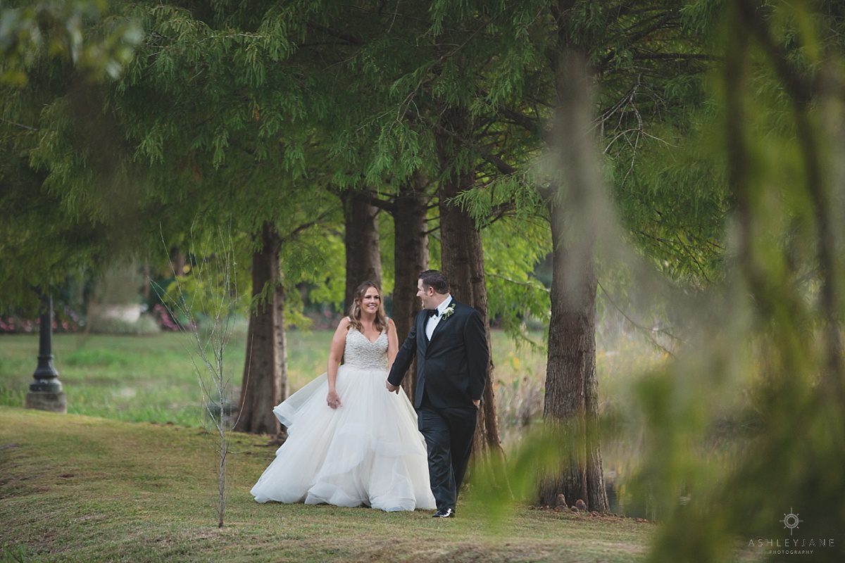 Chic Black & White Bellemoor Plantation Wedding shot by Orlando Wedding Photographer